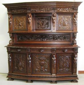Antikes zweitüriges Sideboard aus dem frühen 20. Jahrhundert im Stil des 17. Jahrhunderts.